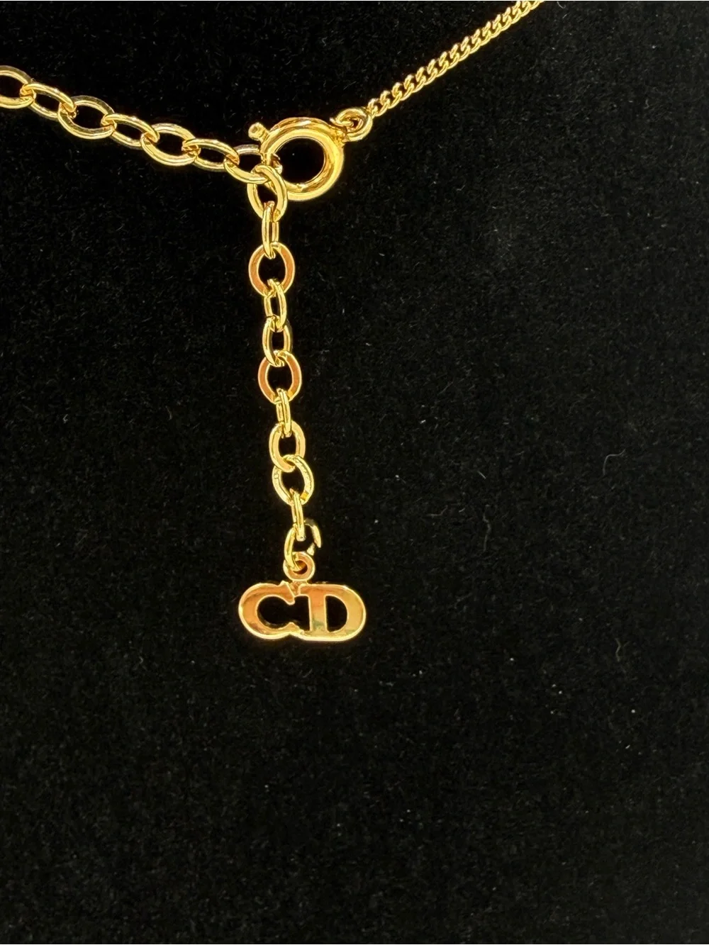 Dior Vintage Gold Tone Medallion Pendant Necklace Excellent Condition - Picture 5 of 12